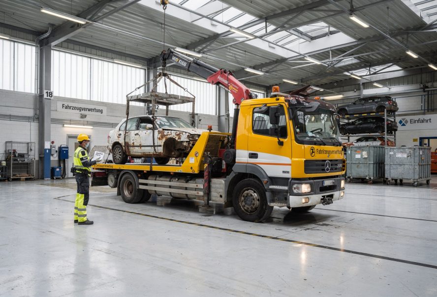 freepik__professional-car-scrapping-process-in-germany-cert__24832-e1771010843601