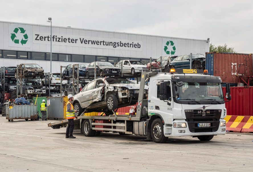 freepik__professional-car-scrapping-process-in-germany-cert__42341-e1770989303978