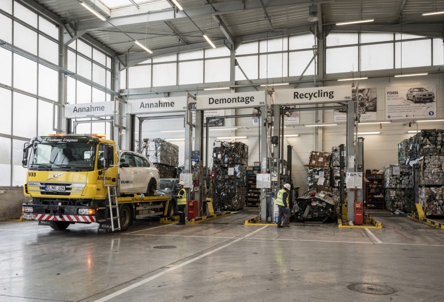 freepik__professional-car-scrapping-process-in-germany-cert__98733-e1771170369608